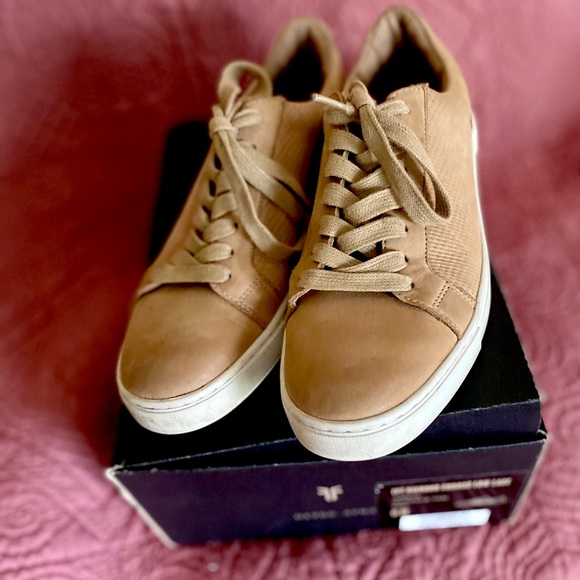 Frye - Picture 4 of 5